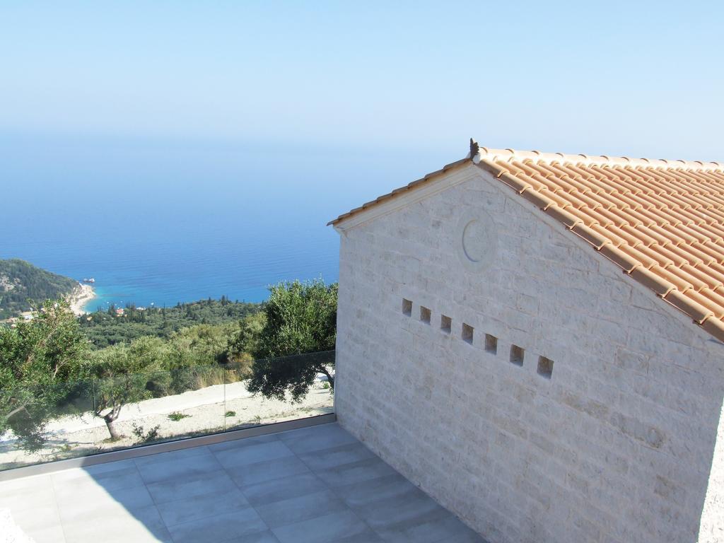 Kampaki Stone * Agios Nikitas